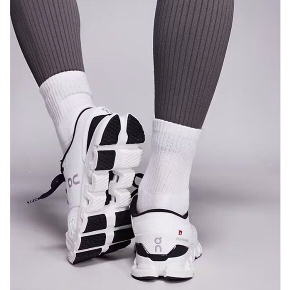 On Cloud X 4 Sneaker White/Black, 7 - Picture 2 of 12